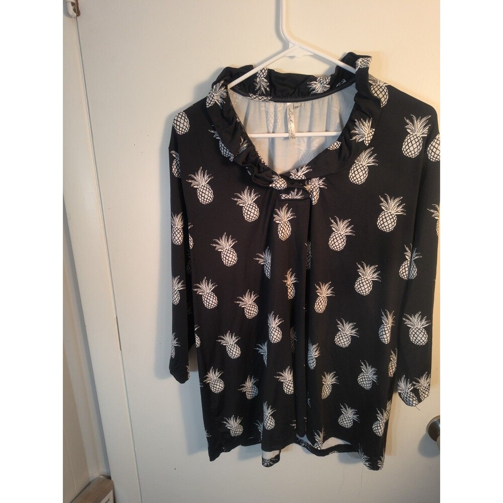 Lulu-B Top 1X Plus Pineapple Print Black White Ruffle Neck 3/4 Sleeve UPF 50